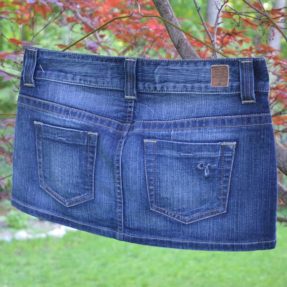 GUESS DENIM MINI SKIRT NWOT  ~ BUNDLE AND SAVE - Picture 1 of 6